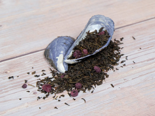 Blueberry Black Tea loose leaf tea on mussel shells with blueberries