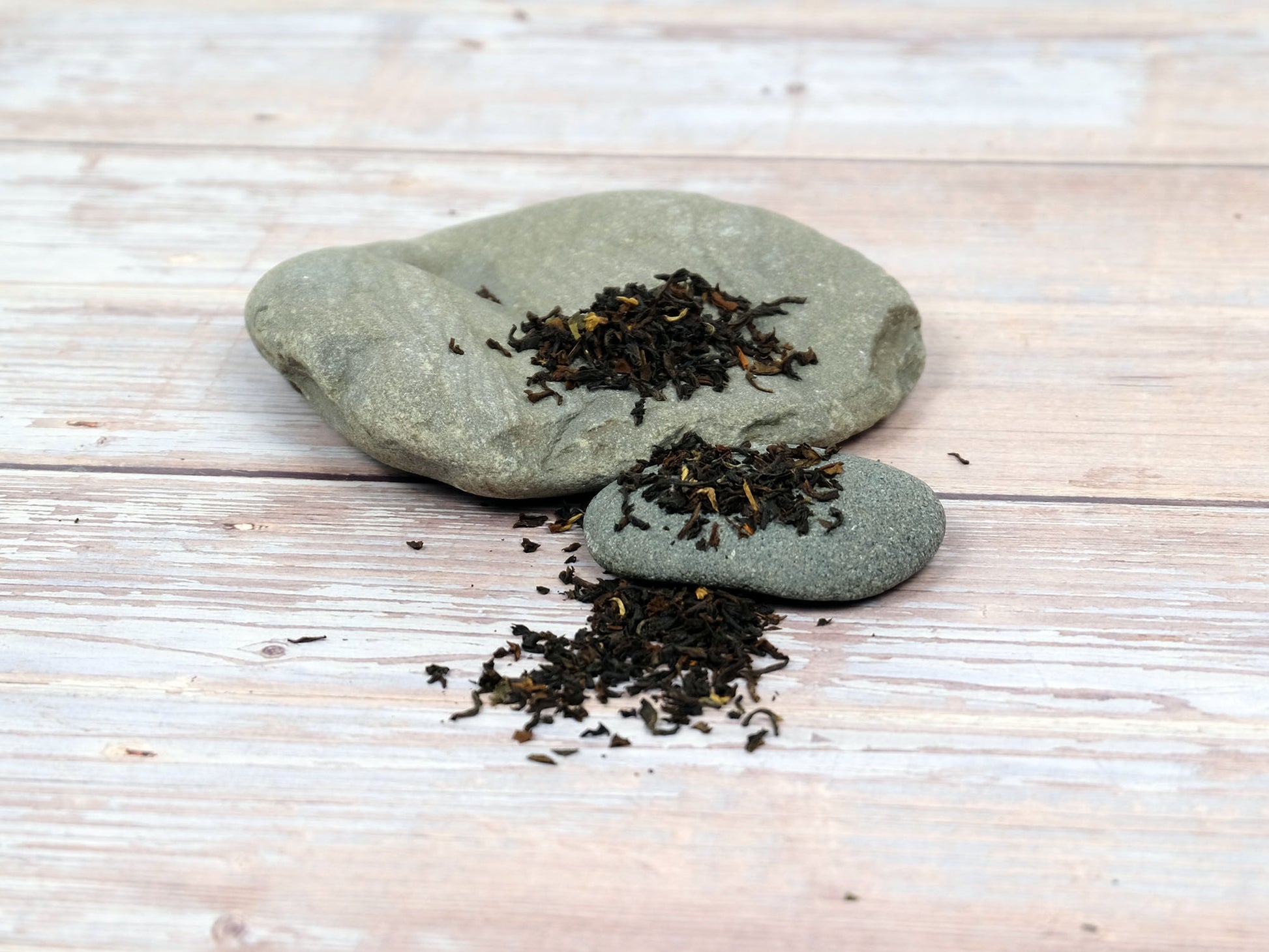 Earl Grey Tea loose leaf tea with rocks around it