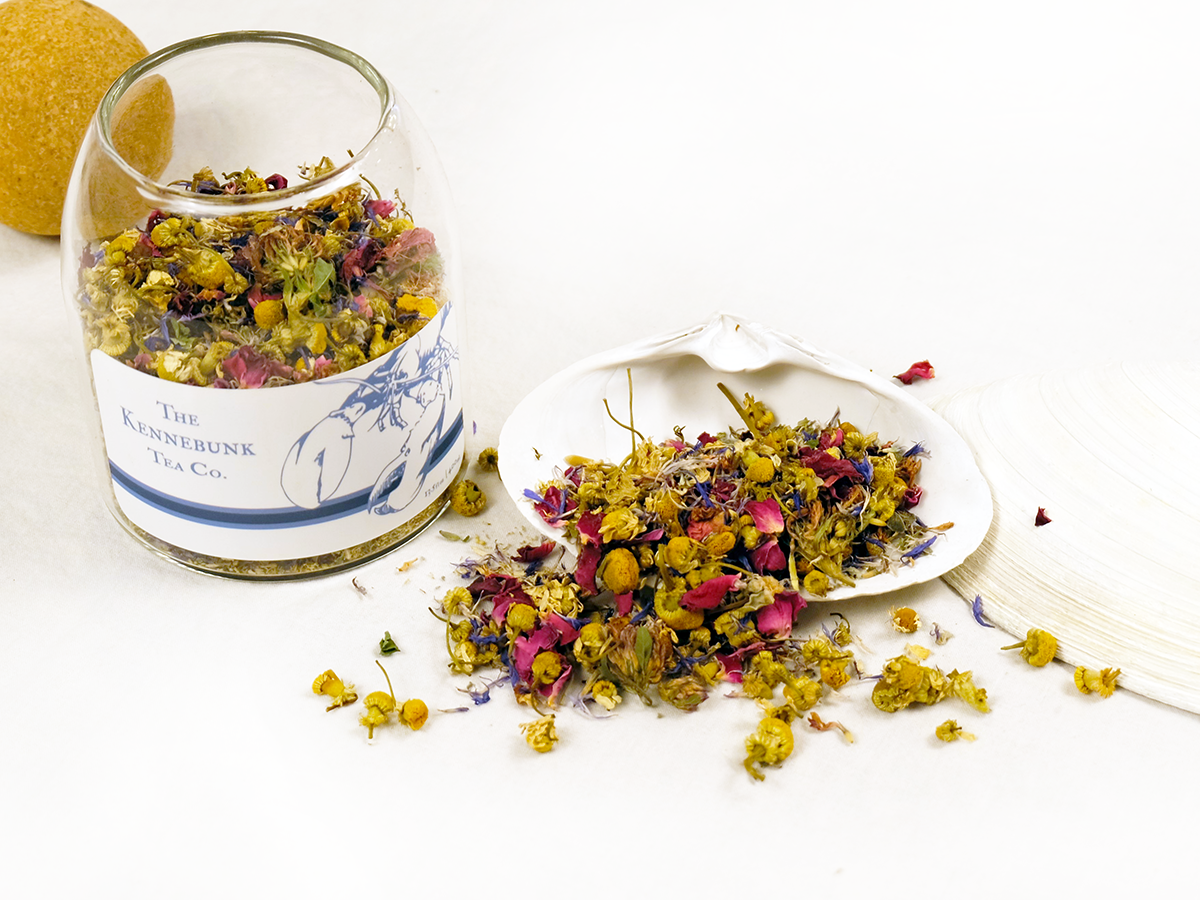 New England Garden Tea loose leaf tea in a glass jar with a white shell beside it